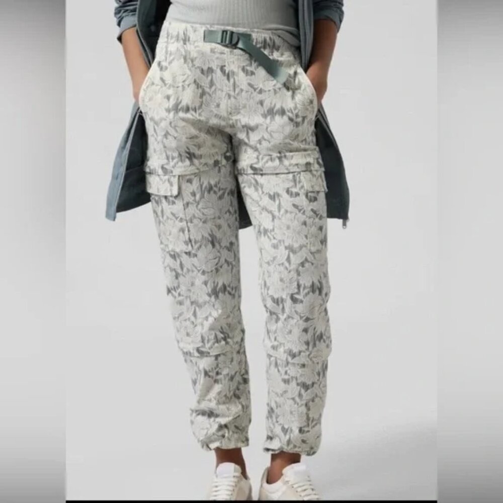 ATHLETA TREKKIE CONVERTIBLE HIKING PANT ETHERAL BLOOM MAGNOLIA WHITE - Size 2